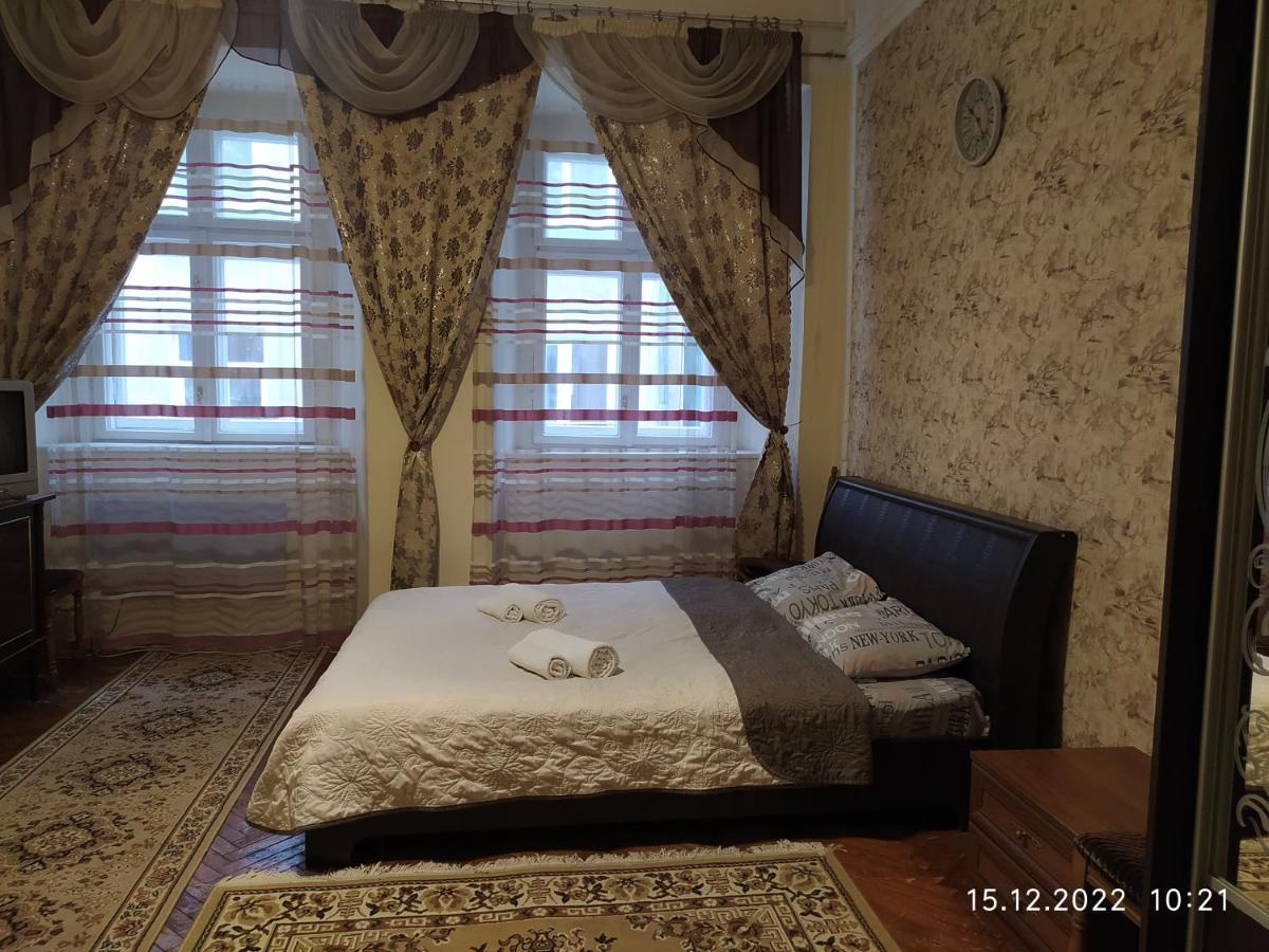 Apartment On Rynok Square Lviv Eksteriør billede