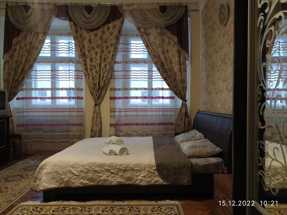 Apartment On Rynok Square Lviv Eksteriør billede