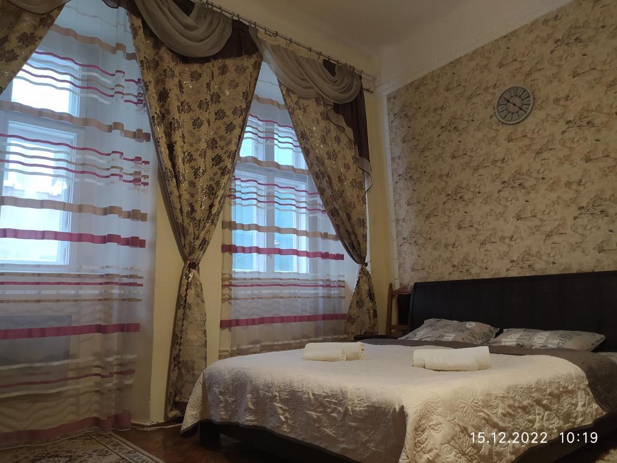 Apartment On Rynok Square Lviv Eksteriør billede
