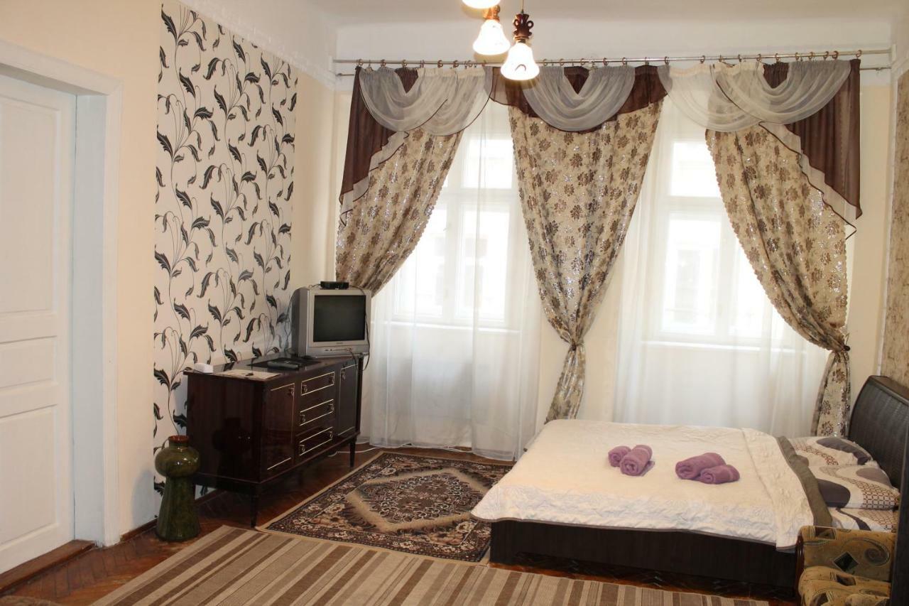 Apartment On Rynok Square Lviv Eksteriør billede