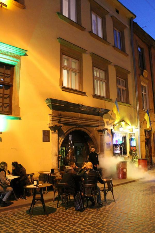Apartment On Rynok Square Lviv Eksteriør billede
