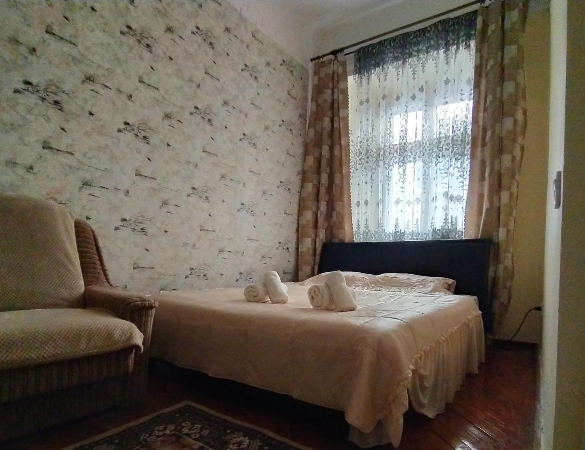 Apartment On Rynok Square Lviv Eksteriør billede